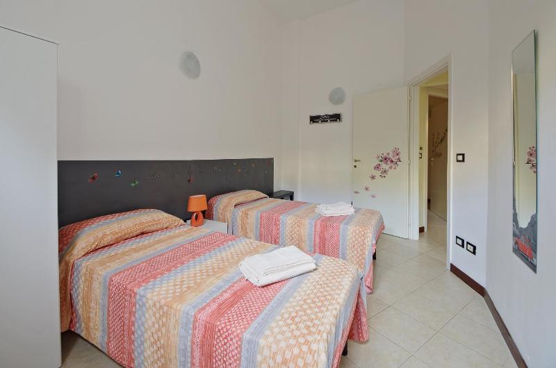 Triple Room with Private Bathroom image 2