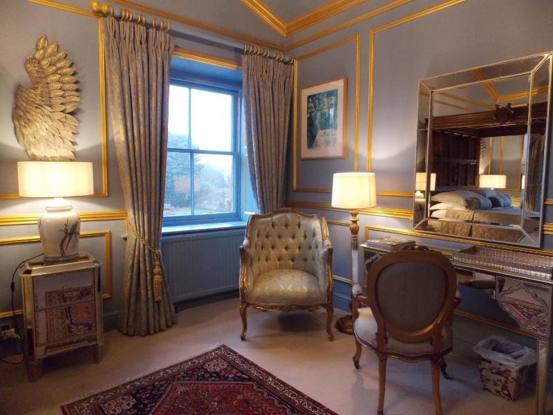 Double Room with Four Poster Bed image 3