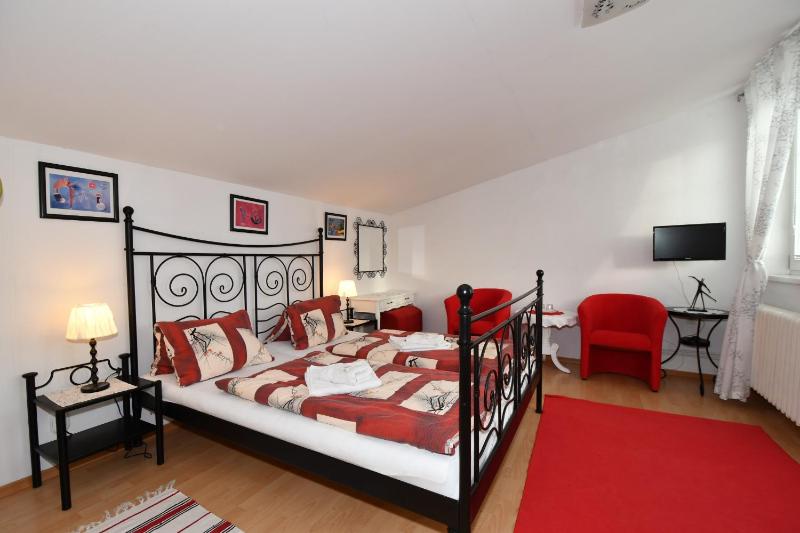 Double Room image 3