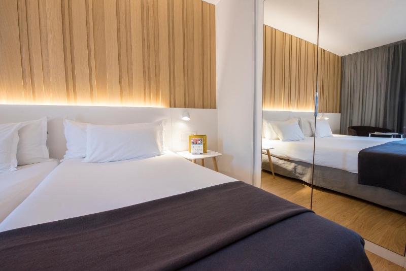 Standard Double or Twin Room image 4