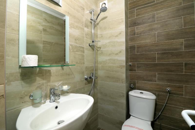 Double Room image 3