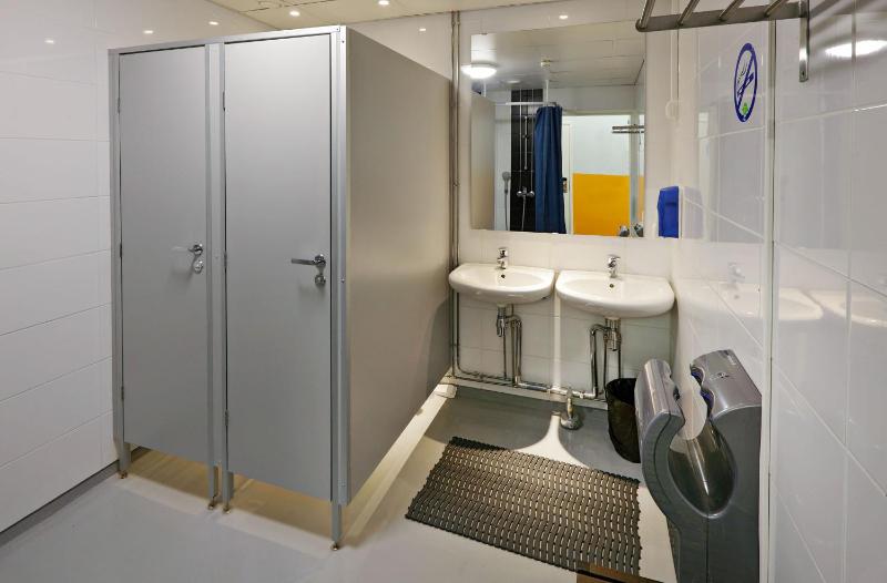 Double Room with Shared Bathroom image 2