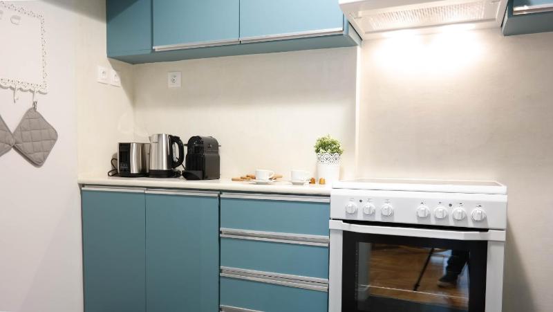 Modern Downtown Flat near the Acropolis by UPSTREET - image 11