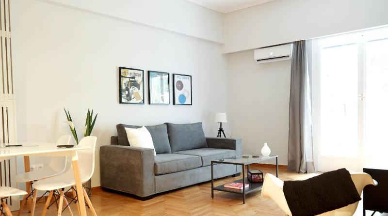 Modern Downtown Flat near the Acropolis by UPSTREET - image 9