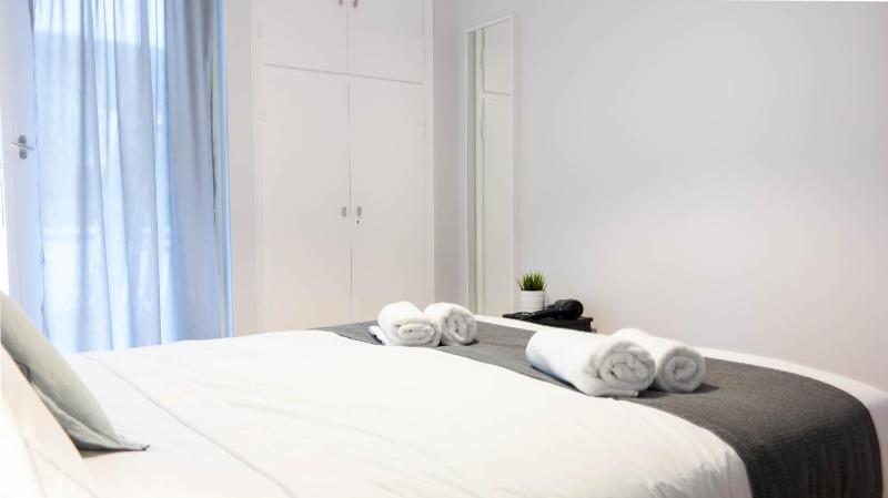 Modern Downtown Flat near the Acropolis by UPSTREET - image 16
