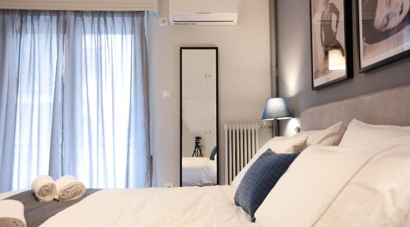 Modern Downtown Flat near the Acropolis by UPSTREET - image 12