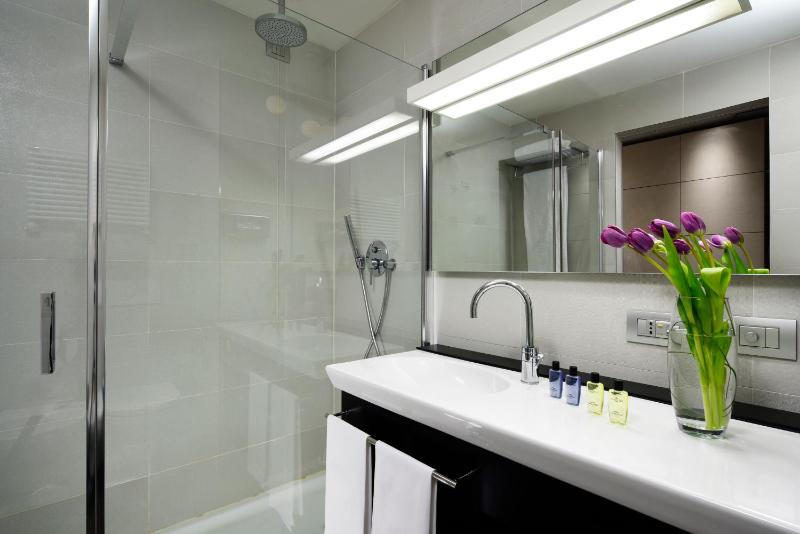 Superior Twin Room image 4