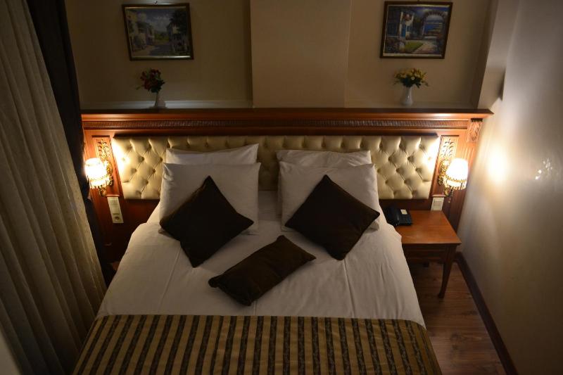 Standard Double Room image 4