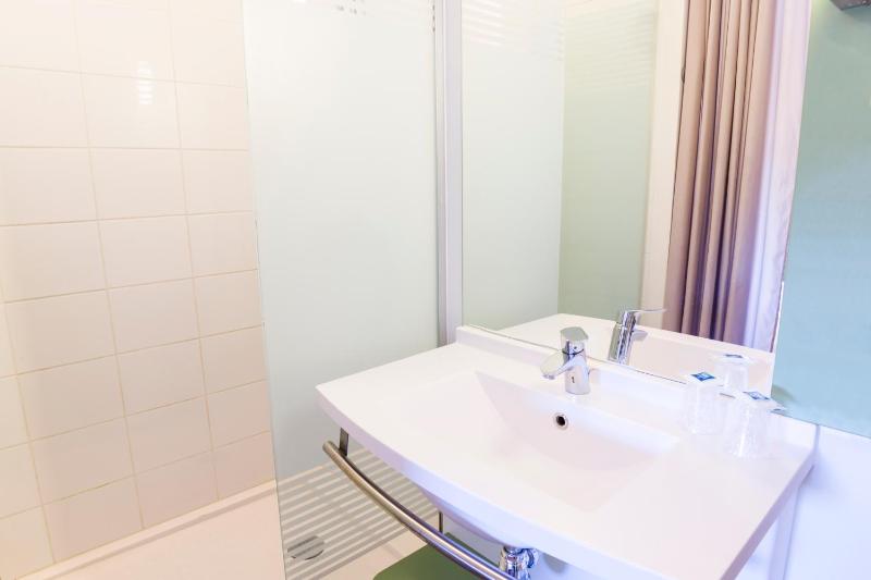 Double Room image 4