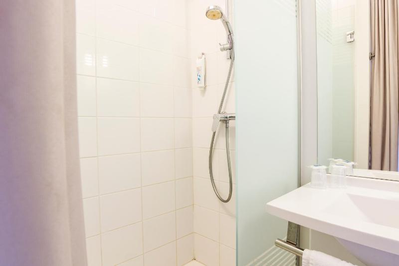 Double Room image 3