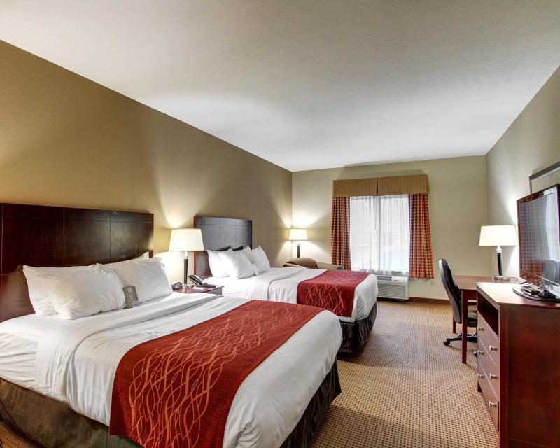Queen Room with Two Queen Beds - Non-Smoking image 2