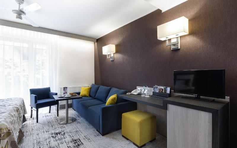 Deluxe Double or Twin Room image 2