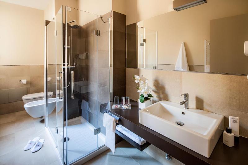 Superior Triple Room image 3