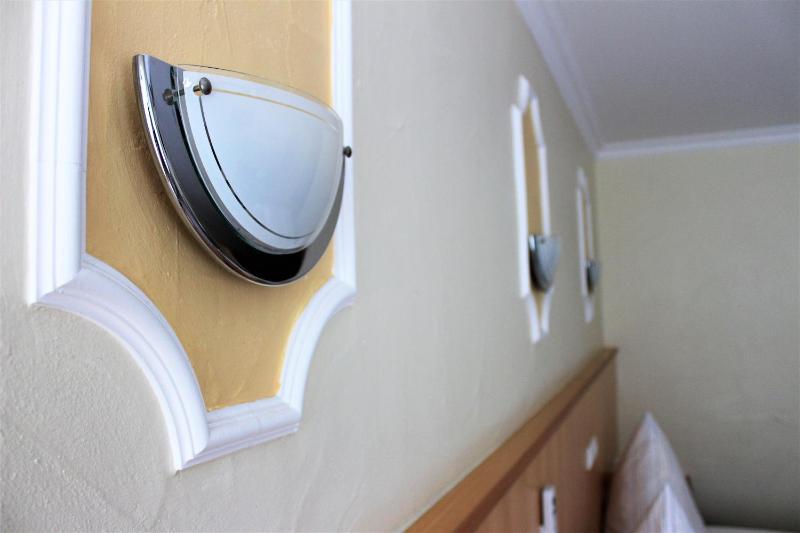 Double Room image 3