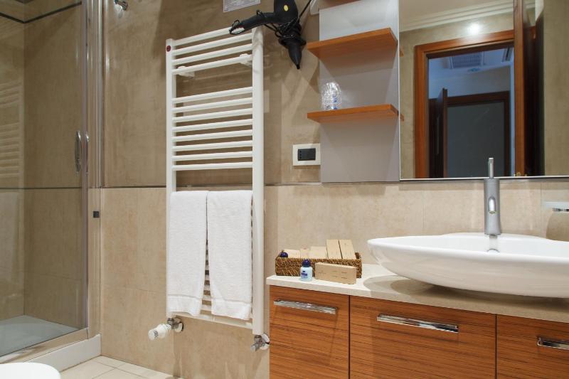Deluxe Double Room image 2