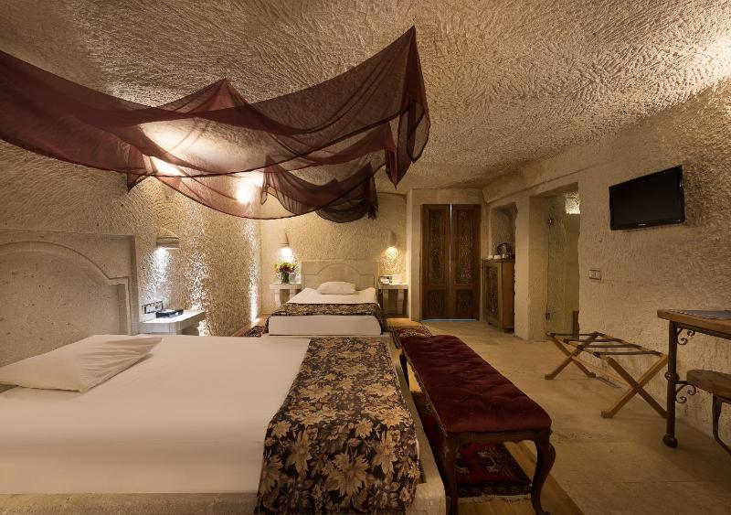 Deluxe Cave Suite image 4