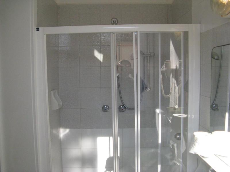 Double Room with Balcony and Partial Sea View image 3