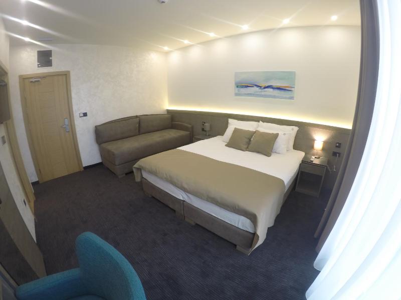 Standard Double or Twin Room image 3