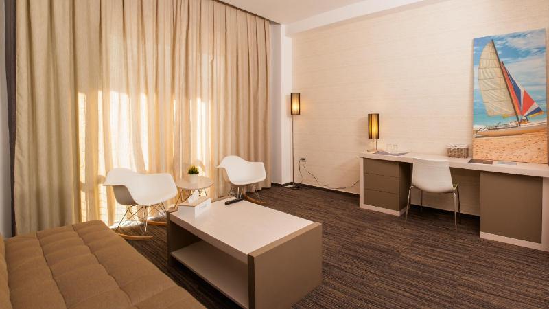 Suite without balcony image 2