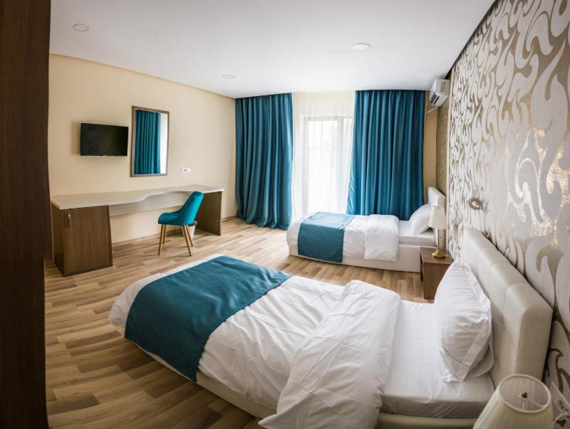 Deluxe Twin Room image 2