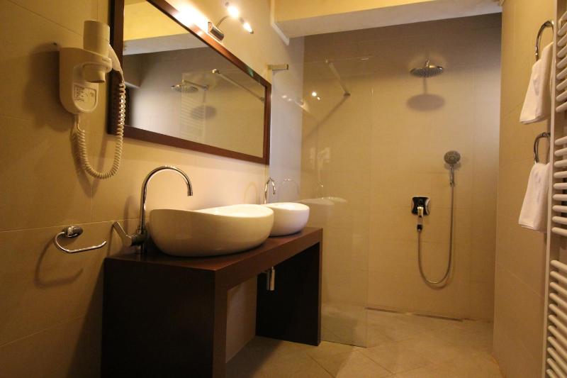 Superior Double Room image 3