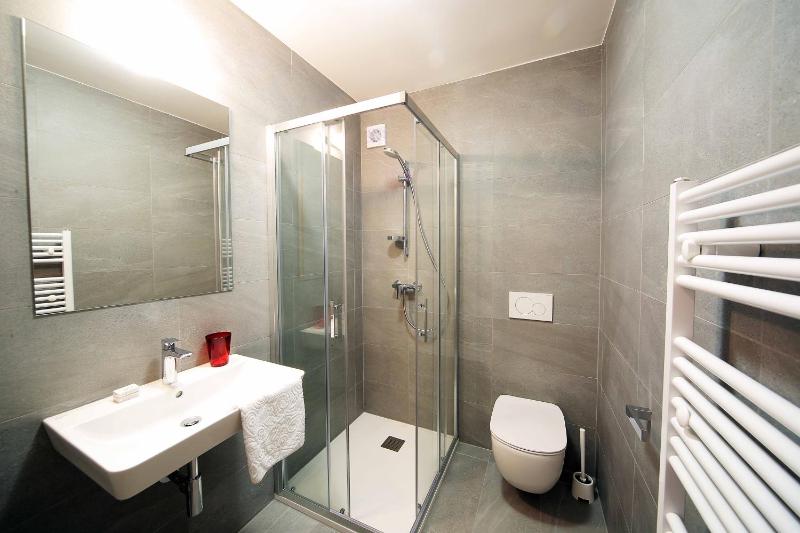 Two-Bedroom Apartment with Balcony and Garden View image 1