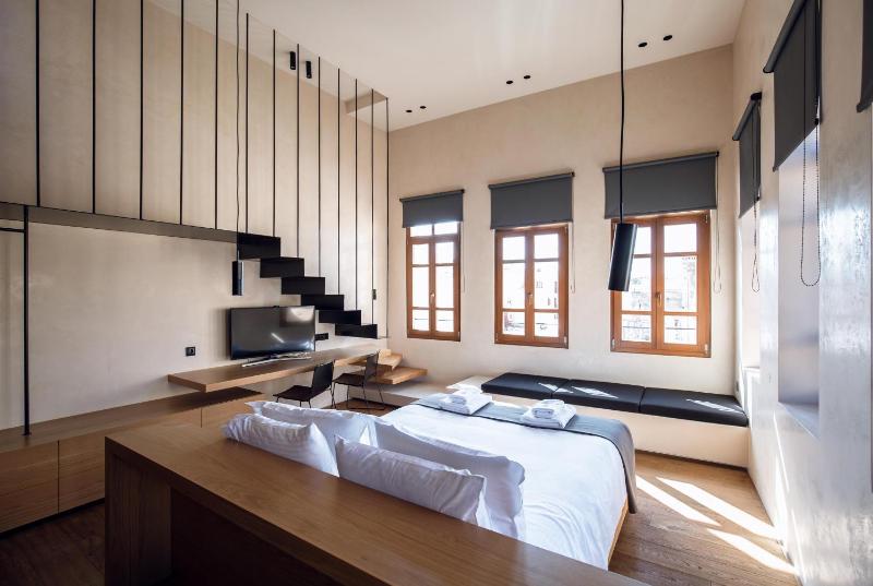  Honeymoon Suite with Private Terrace, Hot Tub and Old Town View image 3