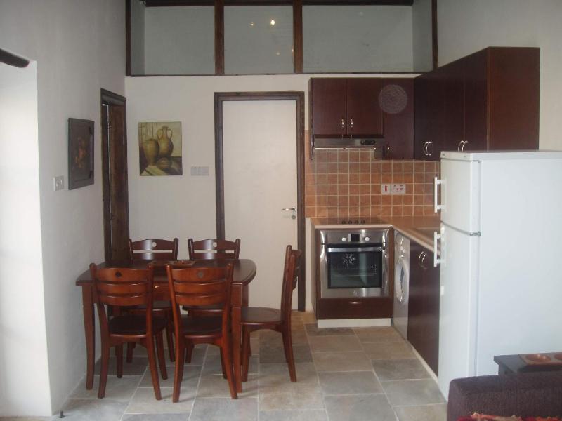 Queen Room with Pool View image 3