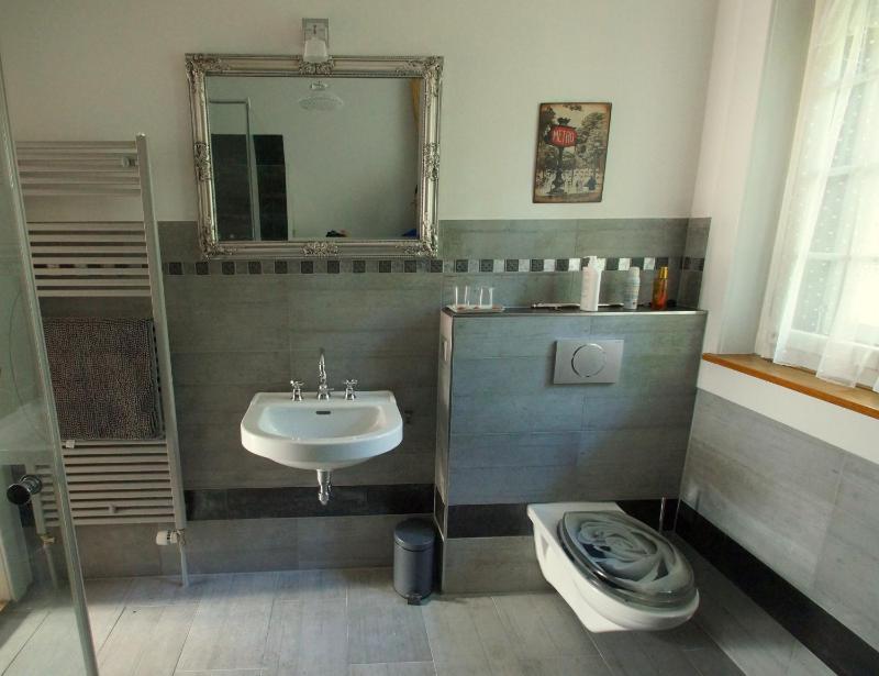 Double Room with Private Bathroom image 2