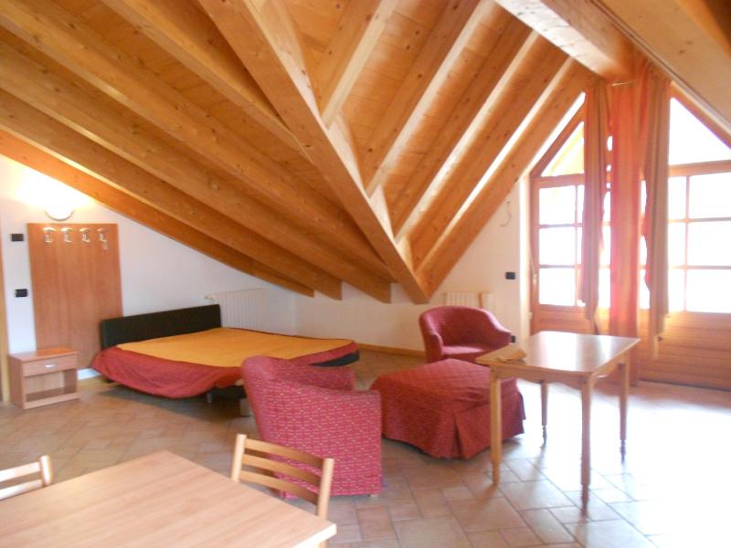 Two-Bedroom Apartment (6 Adults) - Attic image 4