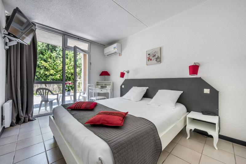 Double or Twin Room image 4