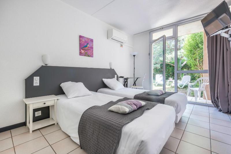 Double or Twin Room image 3