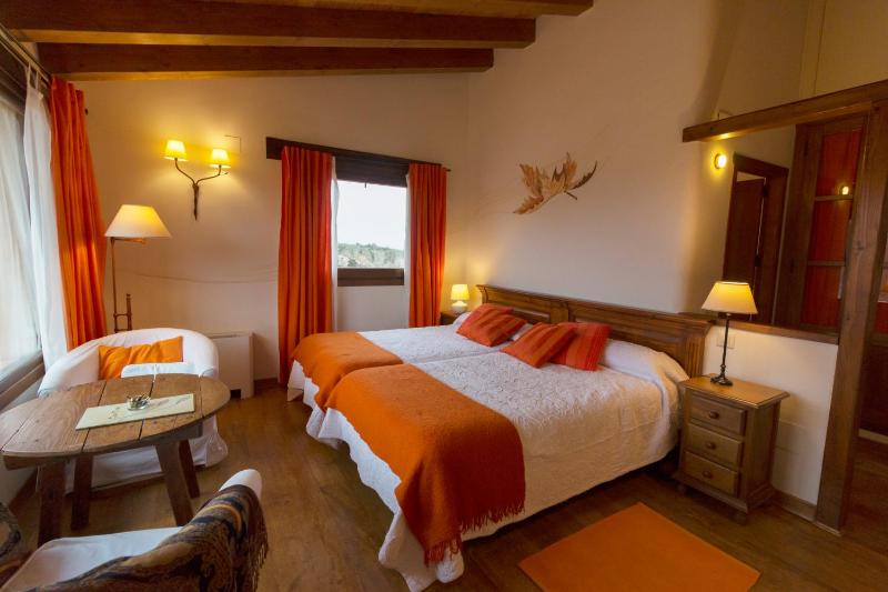 Double or Twin Room image 3
