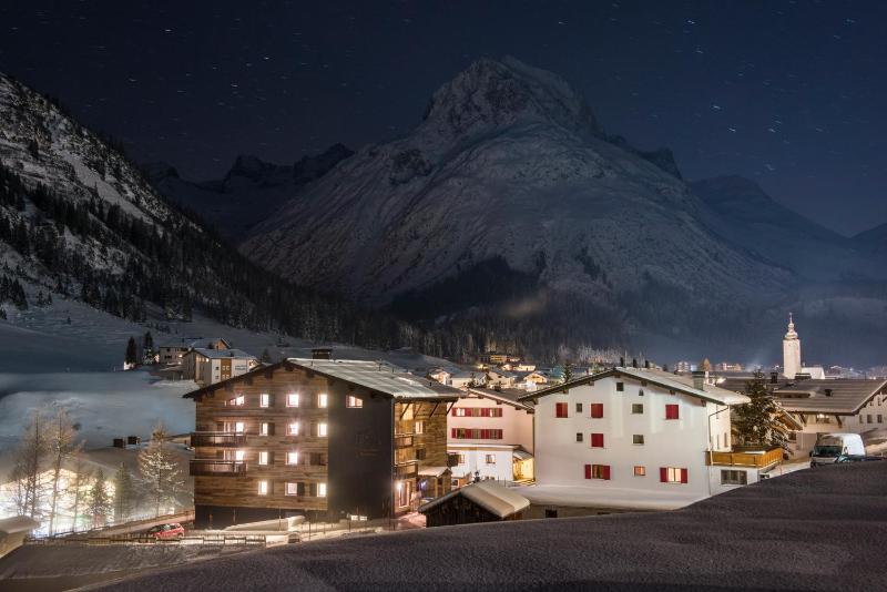 Apartment with Mountain View image 2