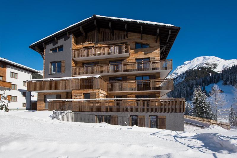 Apartment with Mountain View image 3