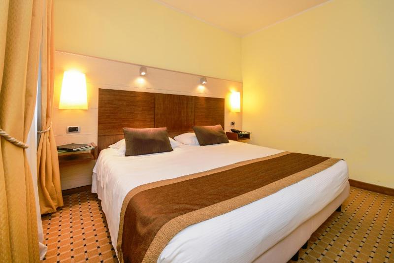 Family Room (4 Adults) image 3