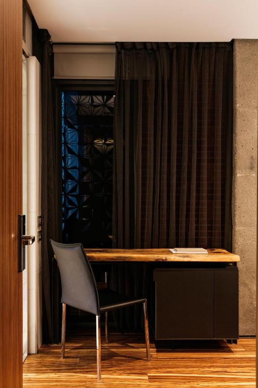 Single Room image 3