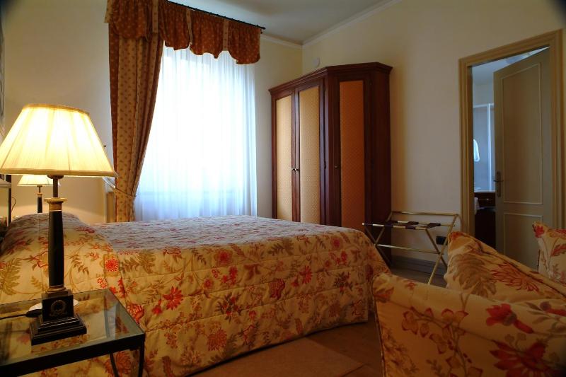 Double Room image 4