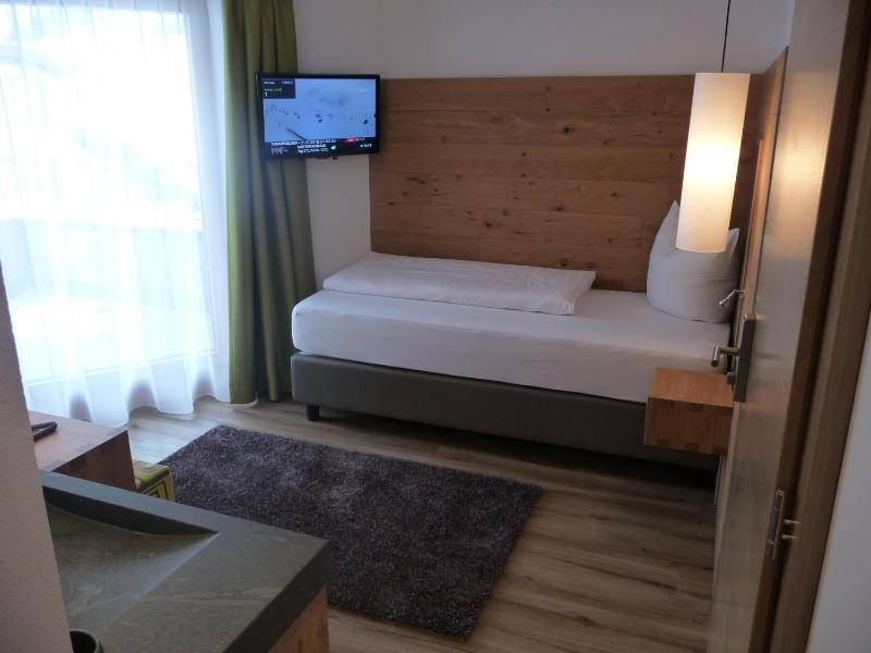 Single Room image 3
