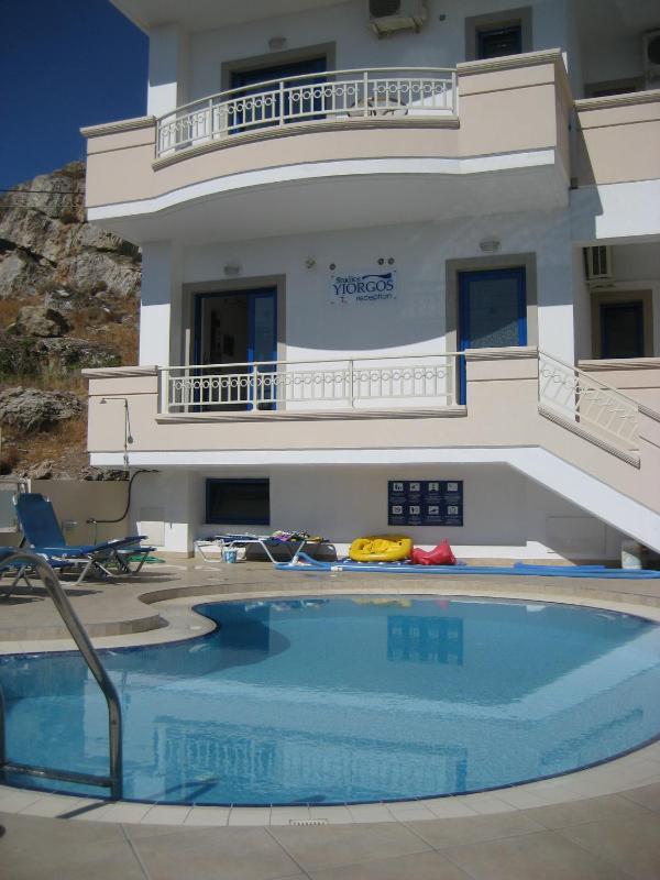 Triple Room with Balcony image 2