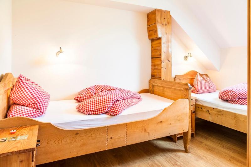 Two Bedroom-Apartment with Mountain View image 4