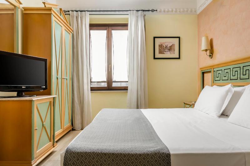 Double Room image 2