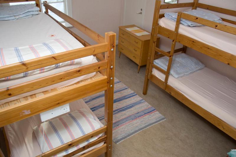 Economy Quadruple Room image 2