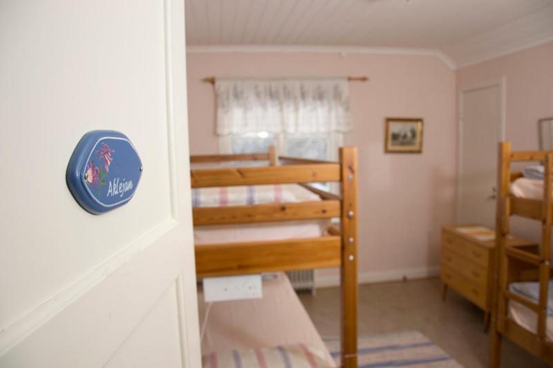 Economy Quadruple Room image 3