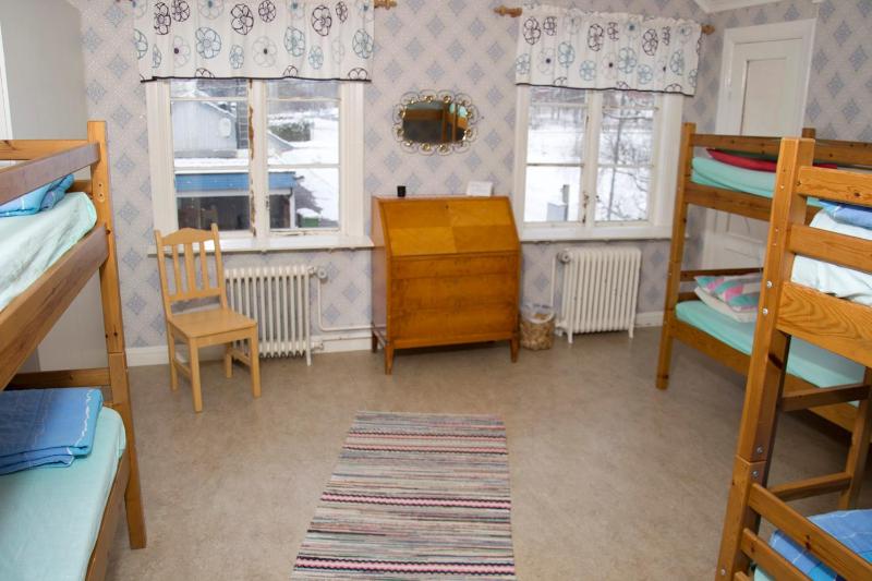 six-Bedroom Economy image 2