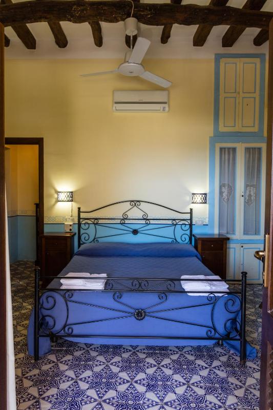 Double or Twin Room with Partial Sea View image 3