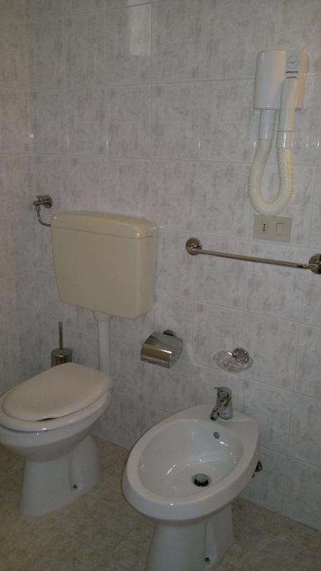 Single Room image 3