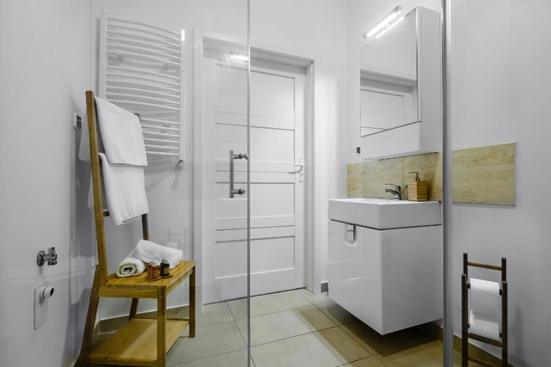 One-Bedroom Apartment image 4