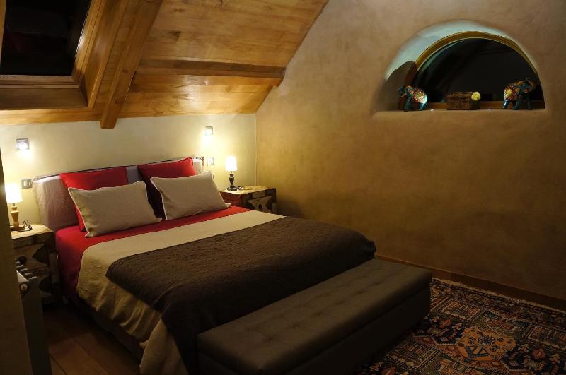 Double Room with Private Bathroom image 2