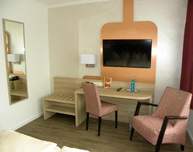 Standard Double Room image 3